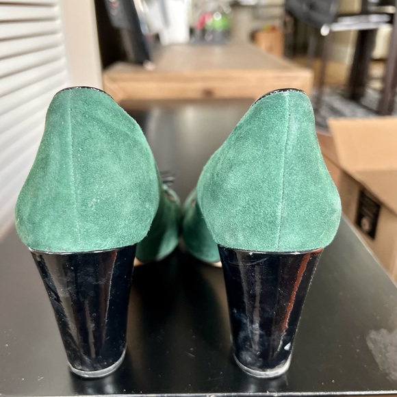 Ann Taylor suede pumps with tassels - Picture 3 of 4